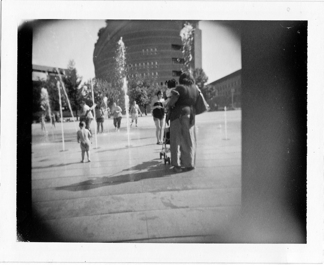 Evry Daily Photo - Holga Polaroid - Place des Droits de l homme 03 - large.jpg